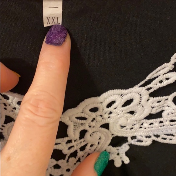 2 shirts for the price of 1 - Picture 3 of 7